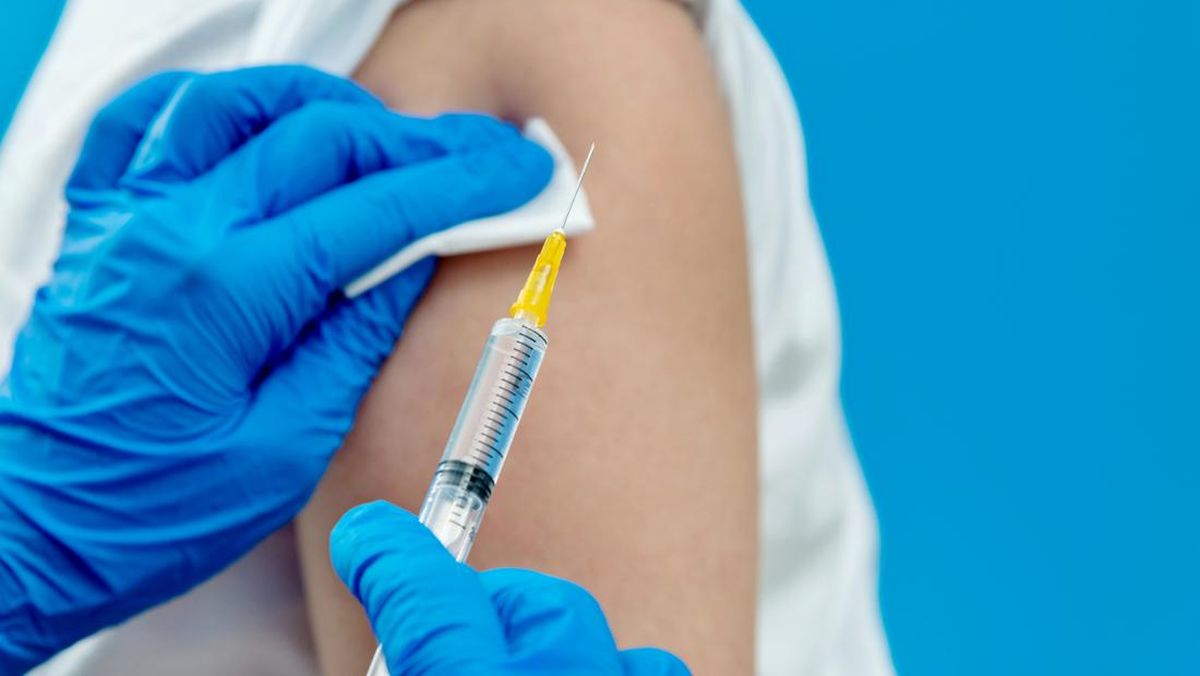 Panduan Teknis Profesional: Prosedur Aman dan Standar Medis Suntik Vitamin untuk Mengatasi Badan Lemas di Homecare